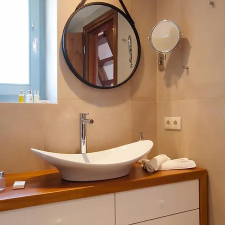 Lithos 게스트하우스 4*