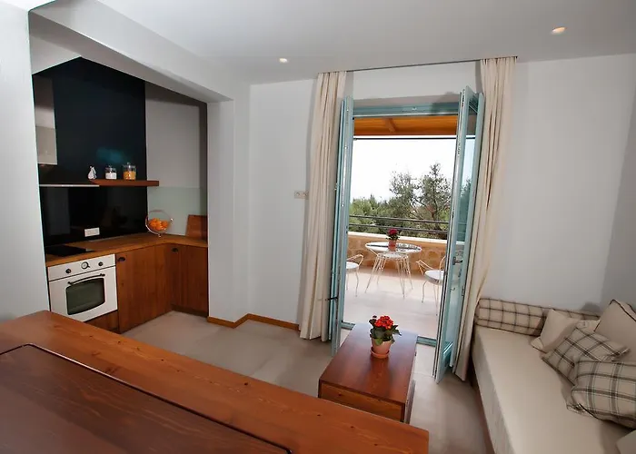 Lithos 4* Кардамили