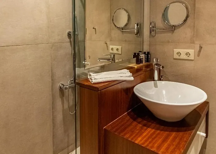 Lithos 4* كارداميلي