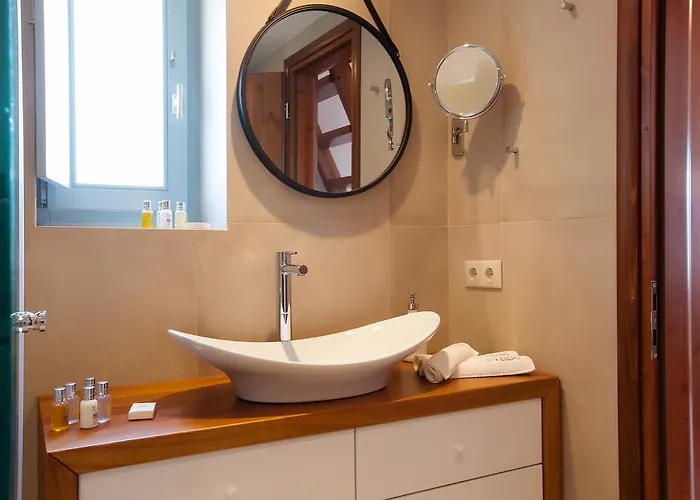 Lithos بيت ضيافة 4*