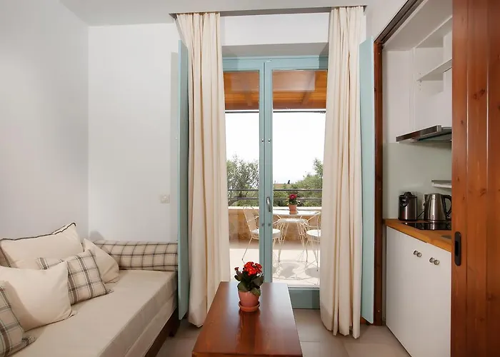 Lithos 4* كارداميلي