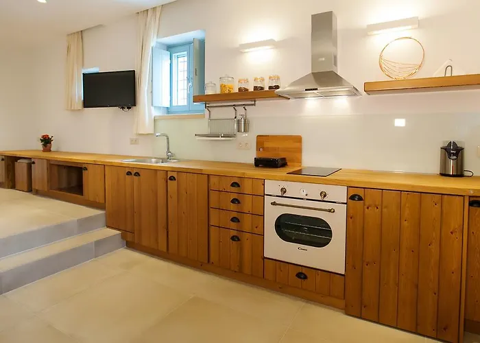 Lithos بيت ضيافة كارداميلي