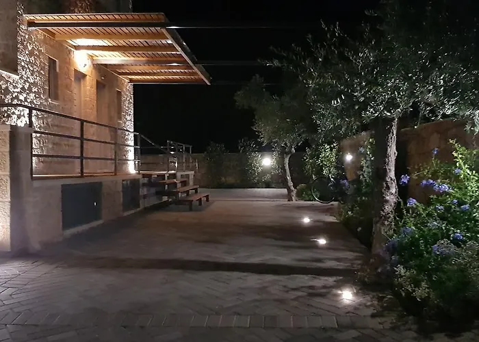 Lithos بيت ضيافة كارداميلي