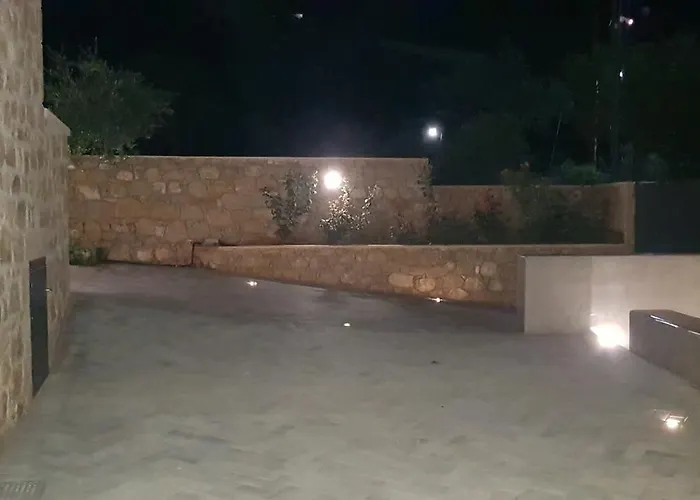 Lithos كارداميلي