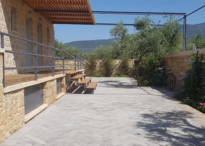 Lithos بيت ضيافة كارداميلي